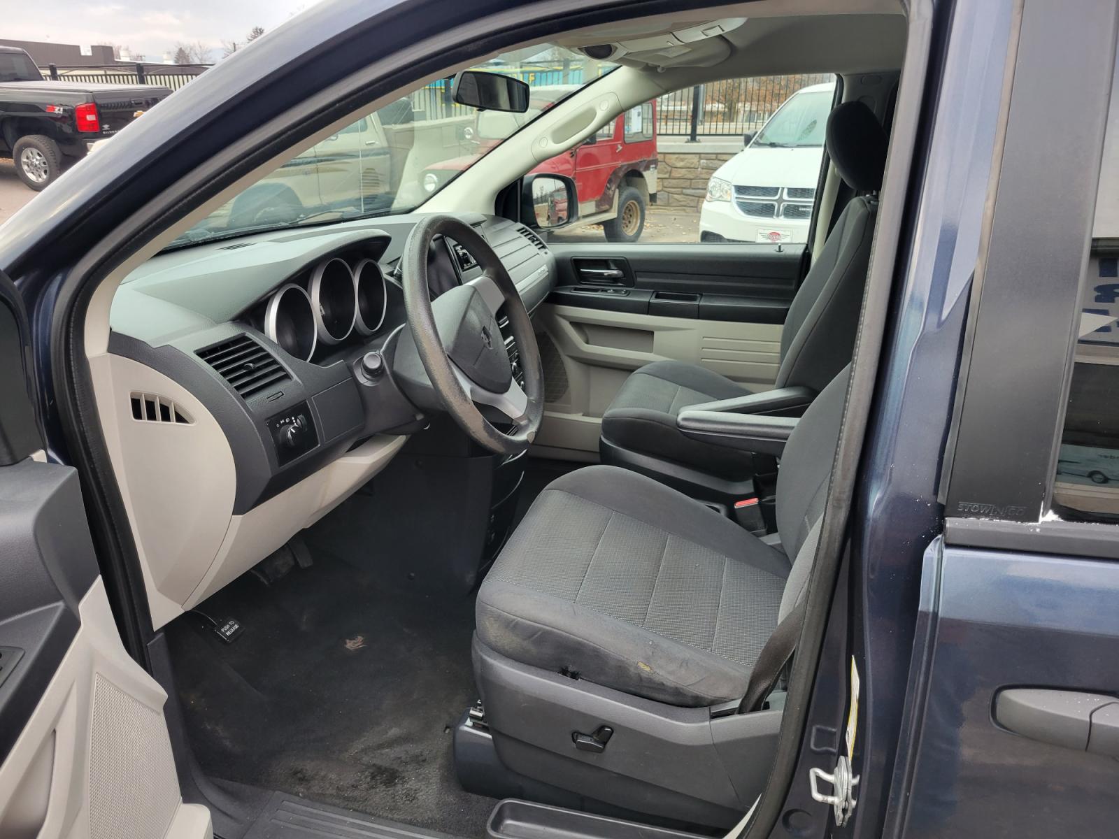 2008 Blue /Gray Dodge Caravan SE (2D8HN44H48R) with an 3.3L V6 engine, Automatic transmission, located at 450 N Russell, Missoula, MT, 59801, (406) 543-6600, 46.874496, -114.017433 - Photo #15